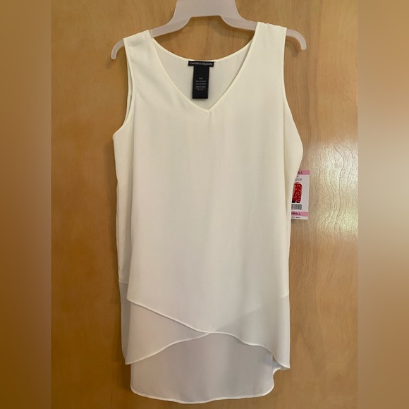 Chelsea & Theodore Tops - Stylish Pretty Chelsea & Theodore Sleeveless Blouse - Draped in front - NWT